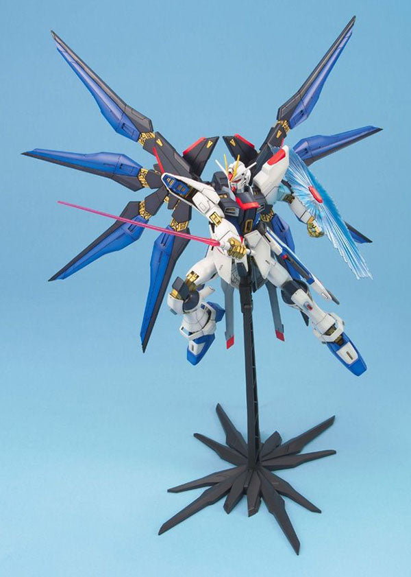 Gundam 1/100 MG Seed Destiny ZGMF-X20A Strike Freedom Gundam Model Kit