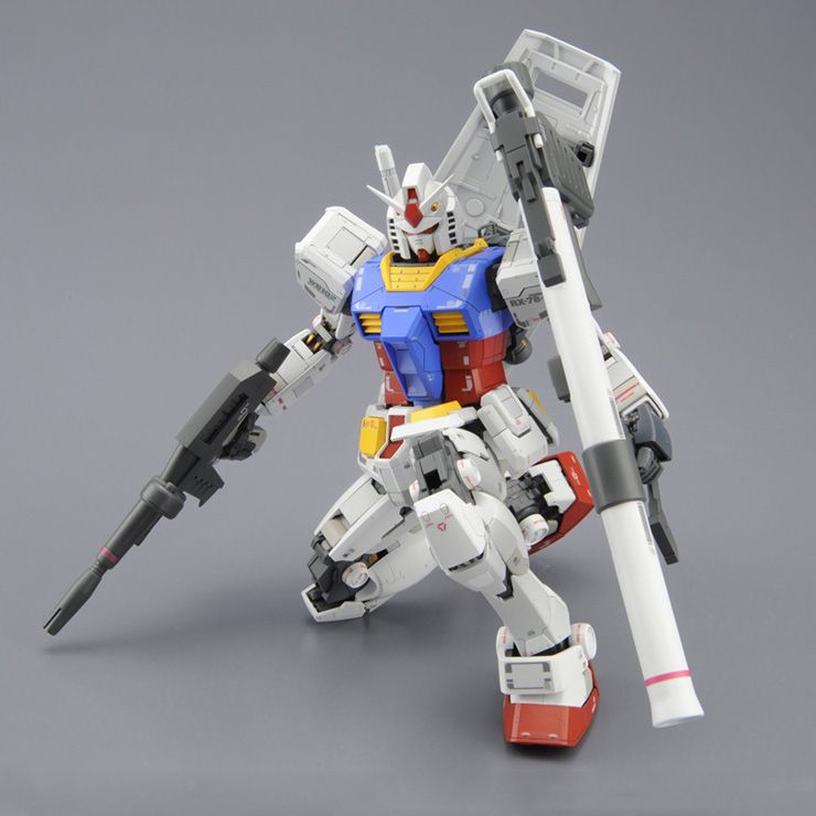 Gundam 1/100 MG Gundam 0079 RX-78-2 Gundam Ver. 3.0 Model Kit
