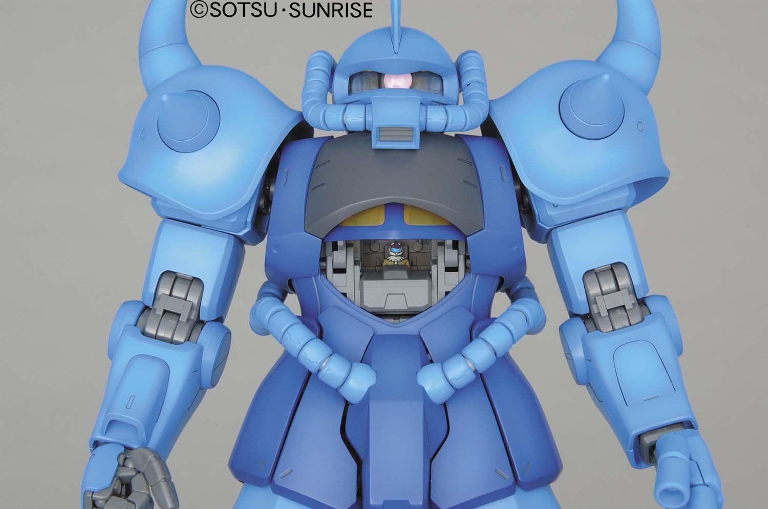 Gundam 1/100 MG Gundam 0079 MS-07B Gouf 2.0 Model Kit