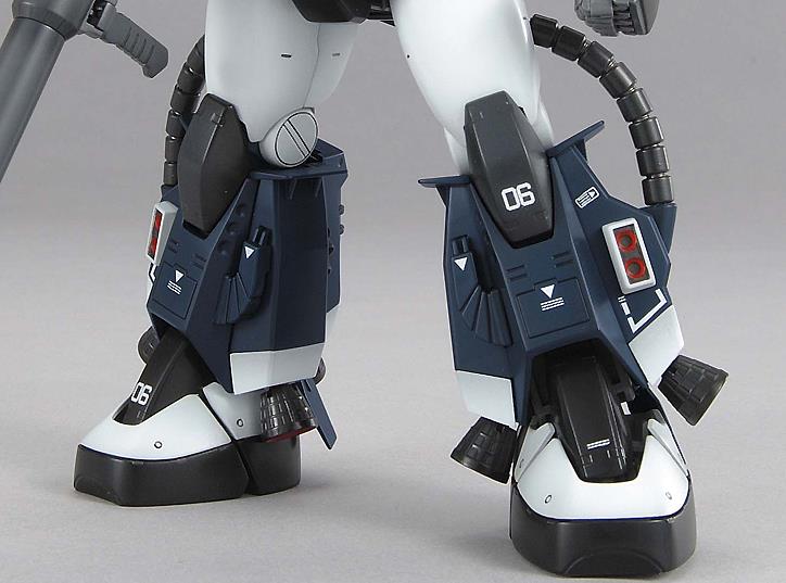 Gundam 1/100 MG MS-06R Zaku II Ver. 2.0 Black Tri-Stars Model Kit